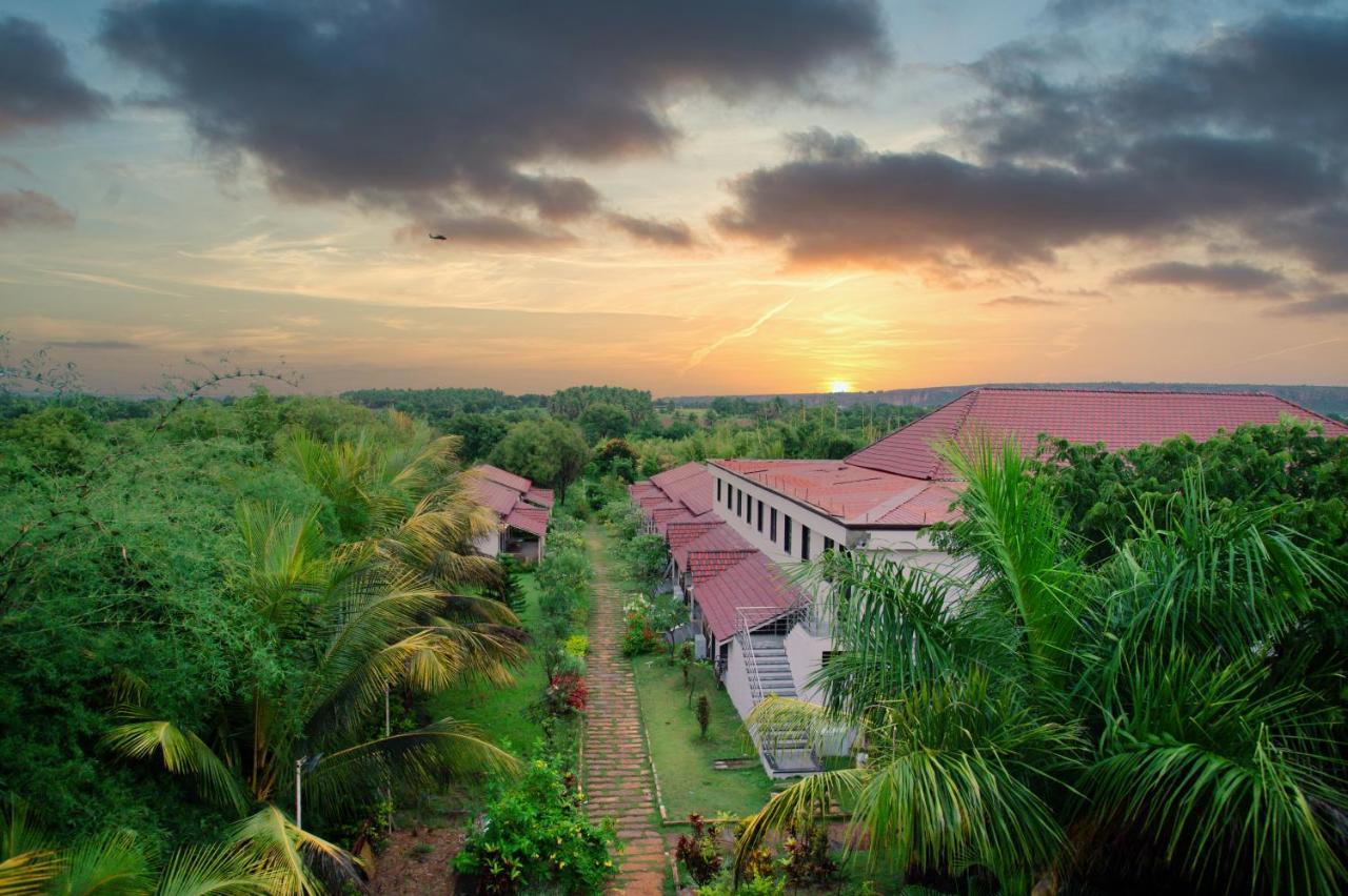 Sterling Banashree Badami Hotel Exterior photo